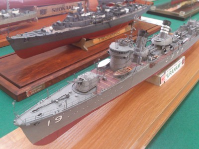 IJN Uranami, 1/200 (Sławomir Kopański). In the background IJN minelayer Tsugaru,1/200 (Jerzy Cholewa)